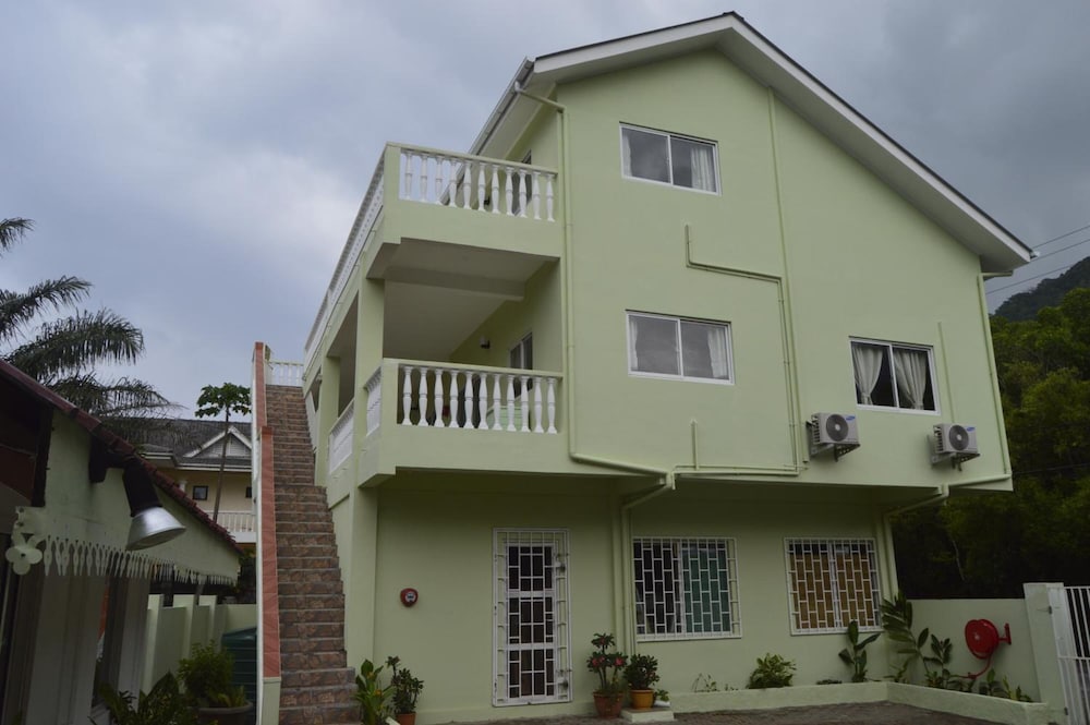 Chez Payet Guesthouse 2/18