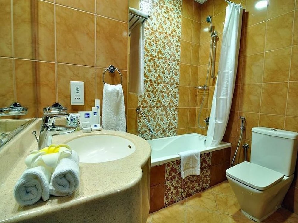 Skylark Hotel Apartments 16/17