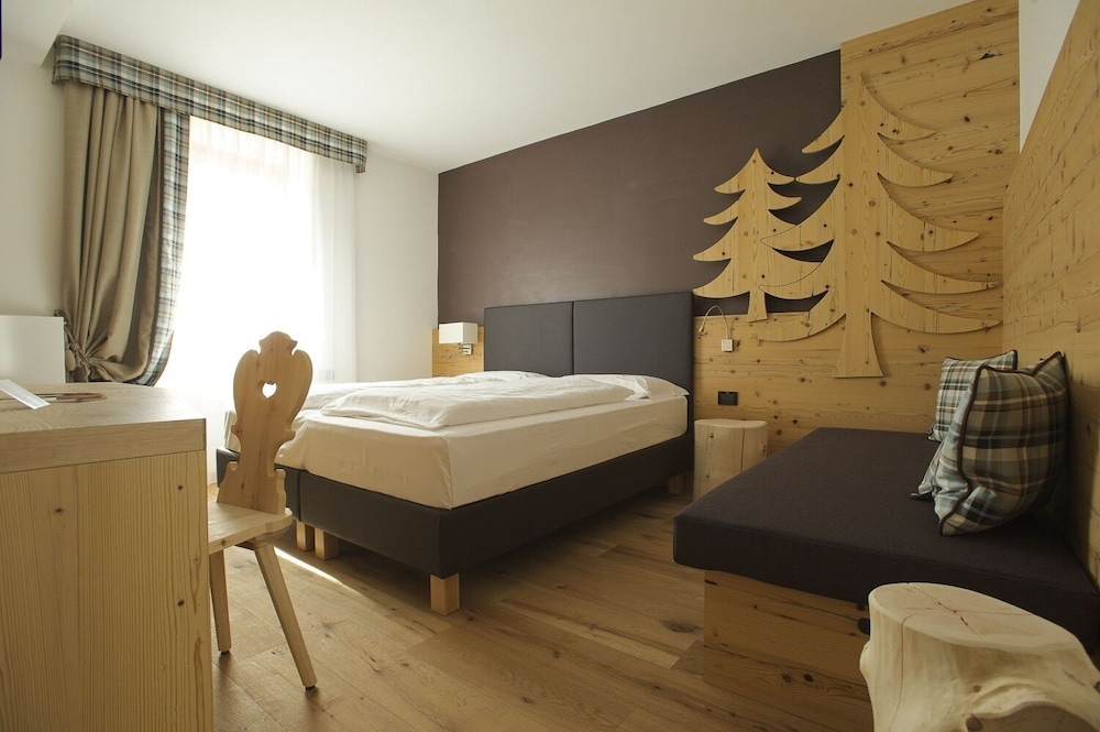 Hotel Palace Ravelli 19/83