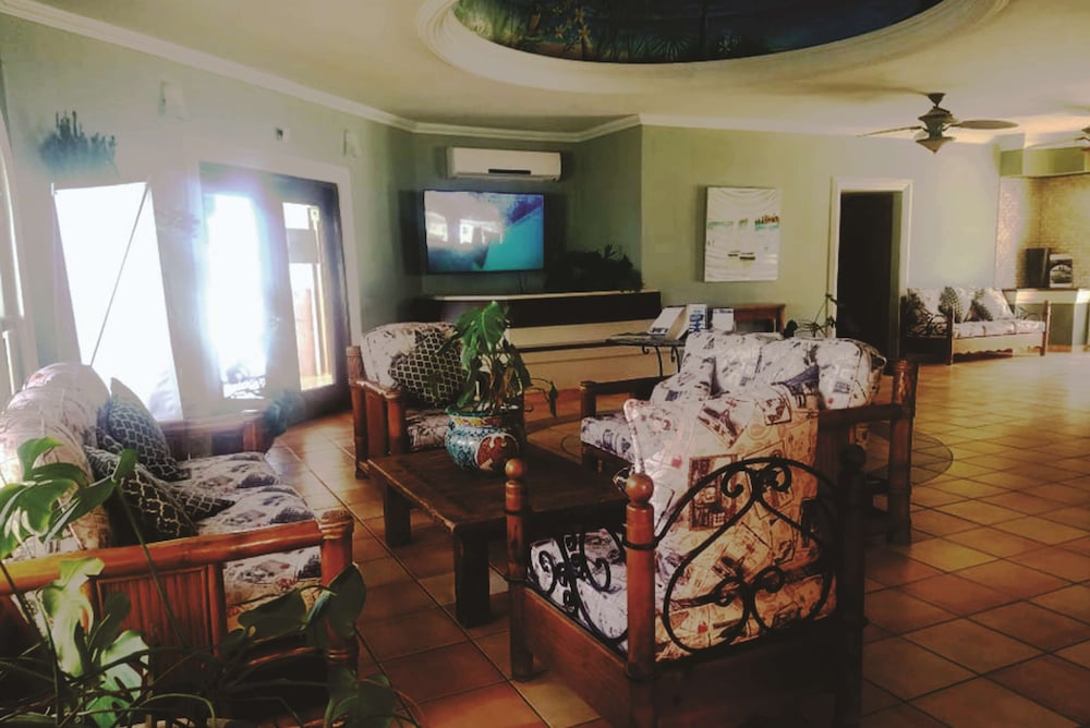 Laos Mar Hotel and Suites 24/41