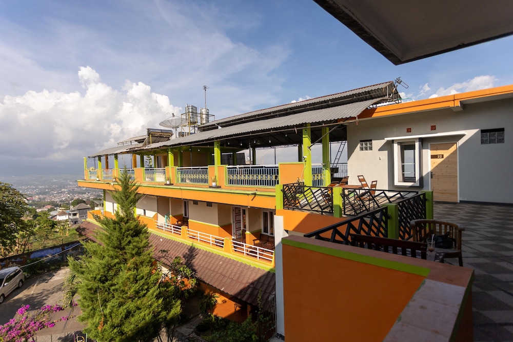 Villa Panderman Indah 4/64