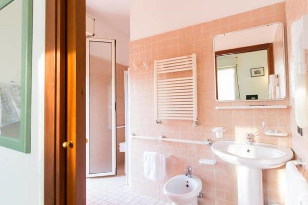 Albergo Bar Cenni 42/48