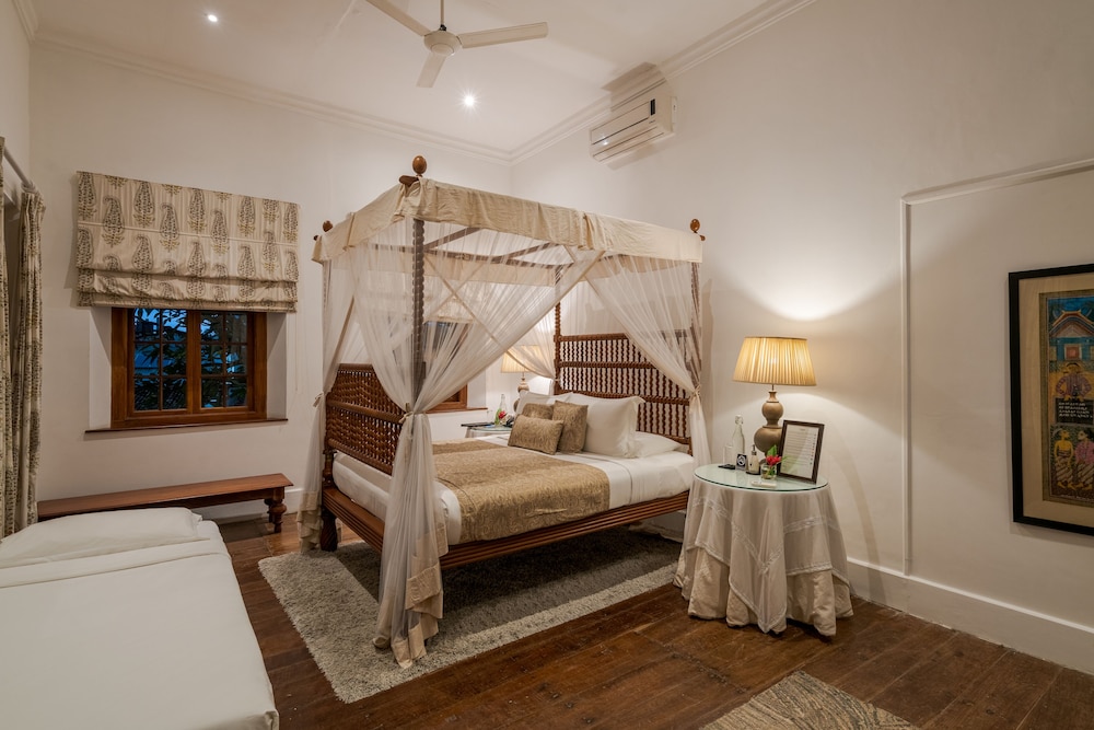 Taru Villas Rampart Street 9/50
