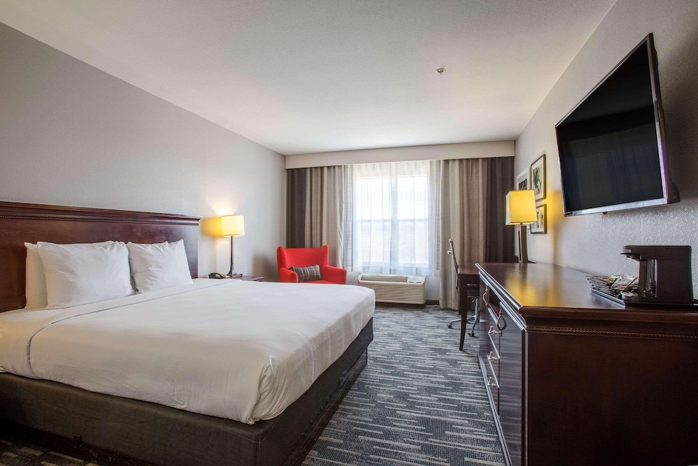 ROOM, KING BED