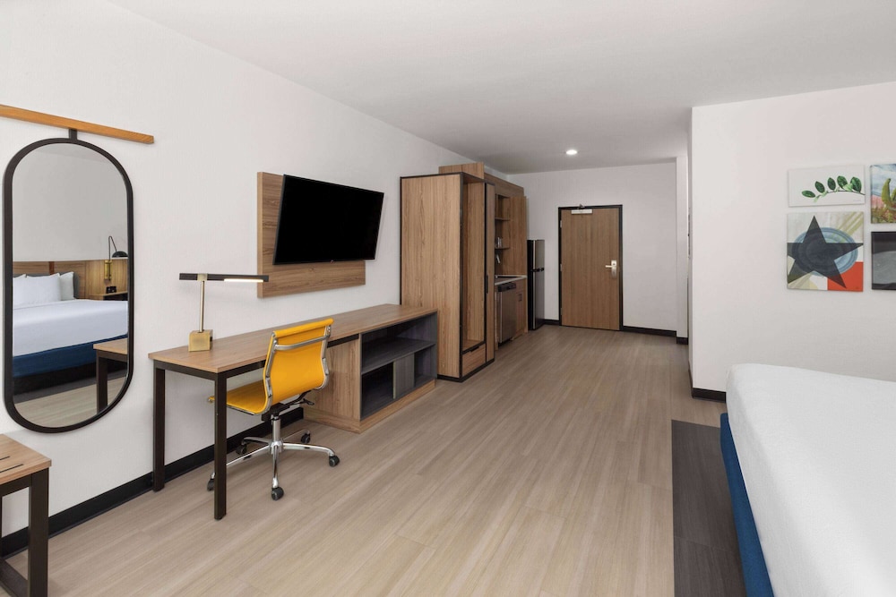 La Quinta Inn & Suites by Wyndham El Paso East Loop-375 9/27