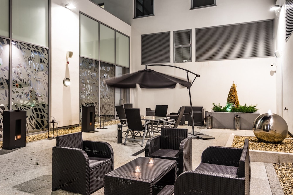 Heston Hyde Hotel 29/43