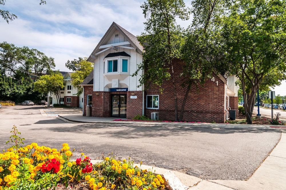 Motel6 Arlington Heights, IL - Chicago North Central 32/42