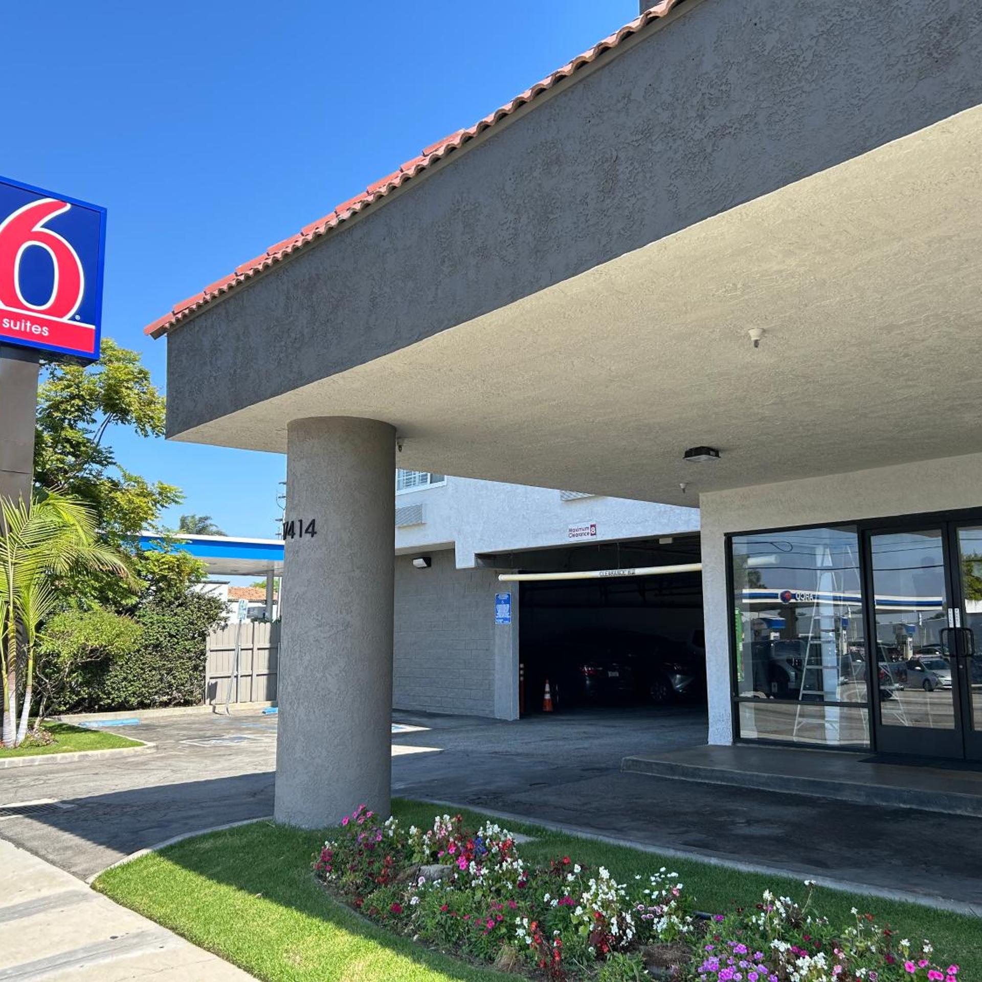 Studio6 Suites Gardena, CA 24/33
