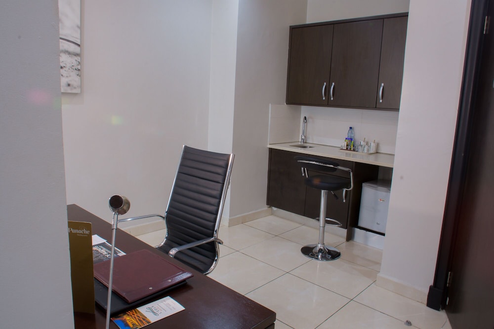 Leola Suites 29/37
