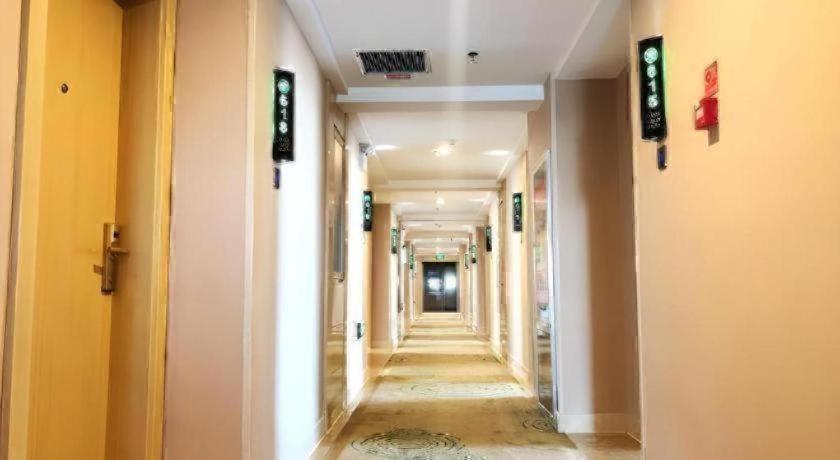 GreenTree Inn Urumqi Airport Tianyi International City 31/47
