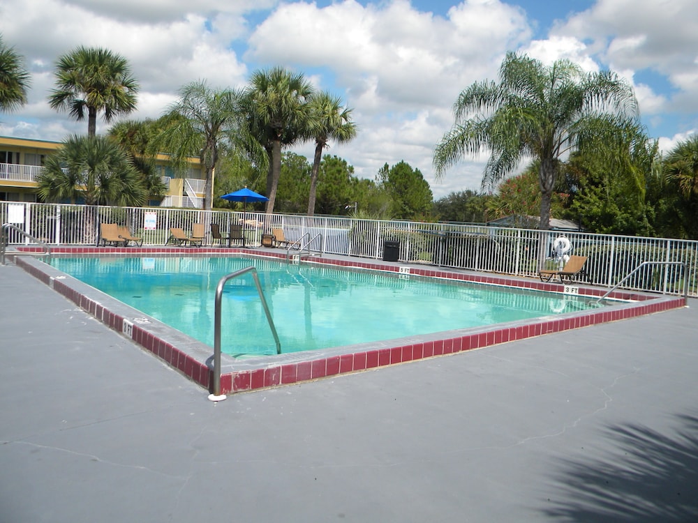 Econo Lodge Daytona Beach - Speedway 33/48