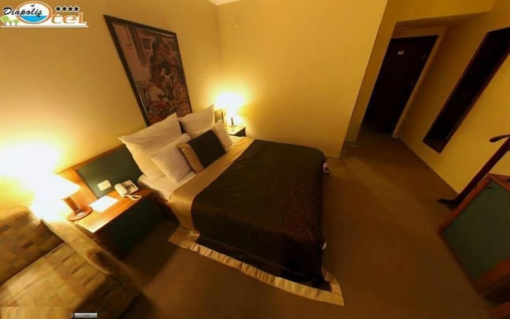 Diapolis Hotel 12/50