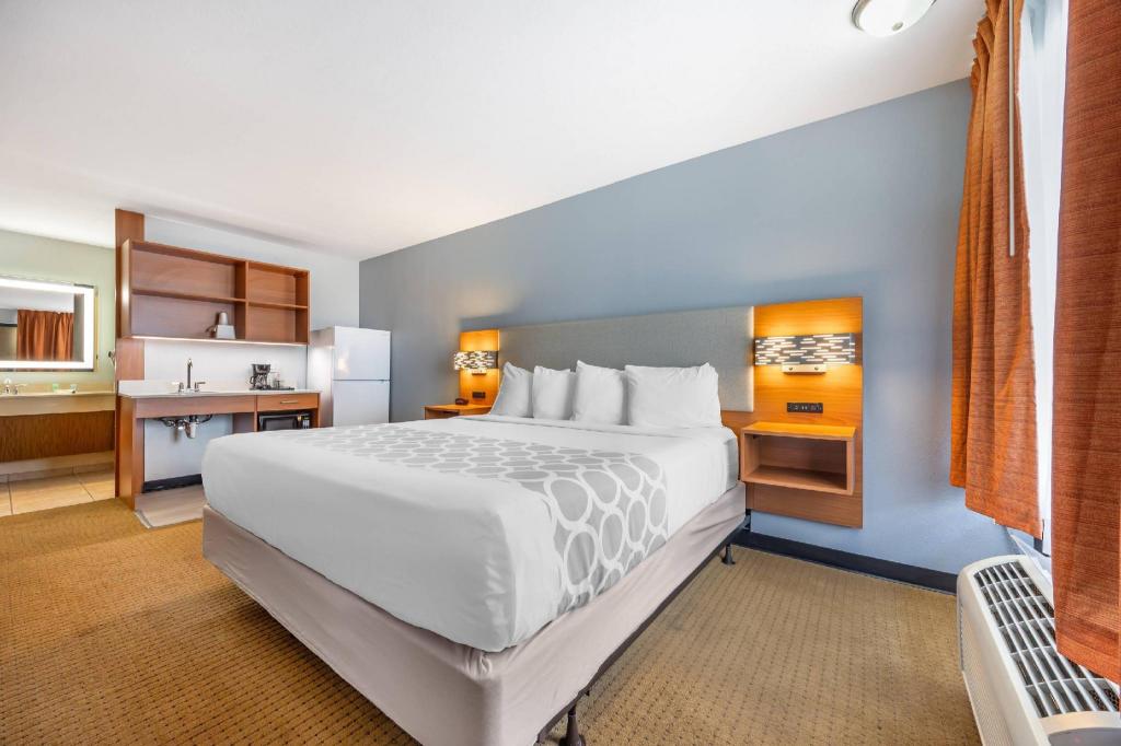EFFICIENCY, KING BED