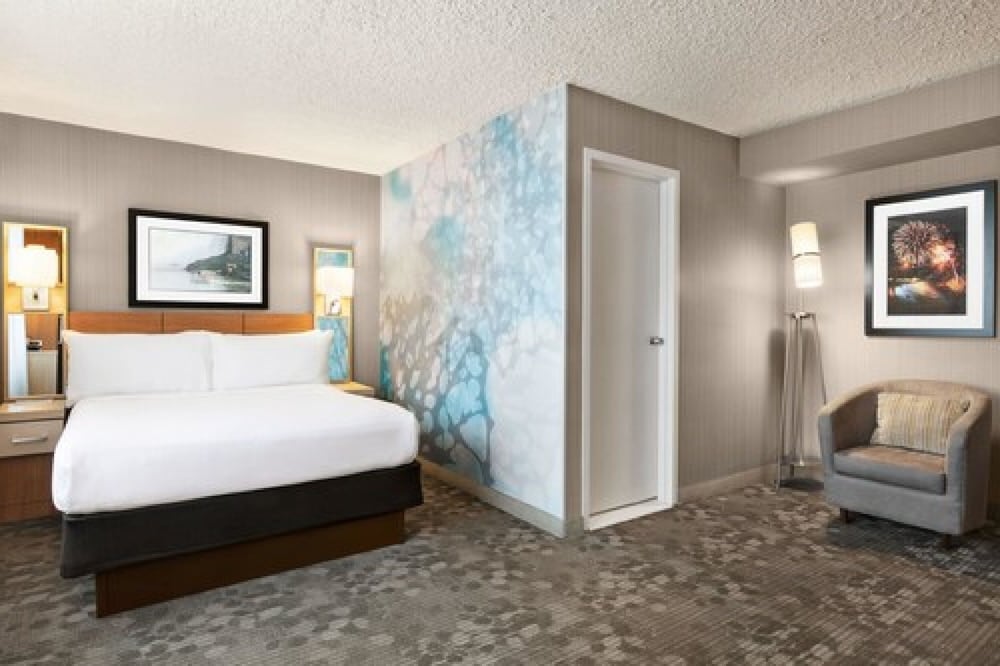 ROOM, QUEEN BED, CASINO VIEW, CITY VIEW