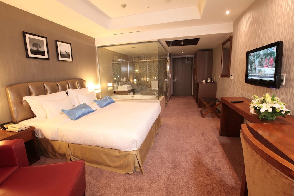 Blue Sky Hotel Tower 27/80