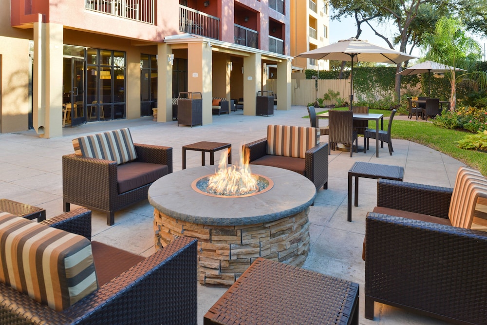Courtyard Laredo 24/32