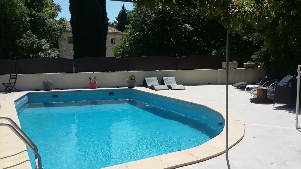 AUBERGE DE TAVEL 16/42