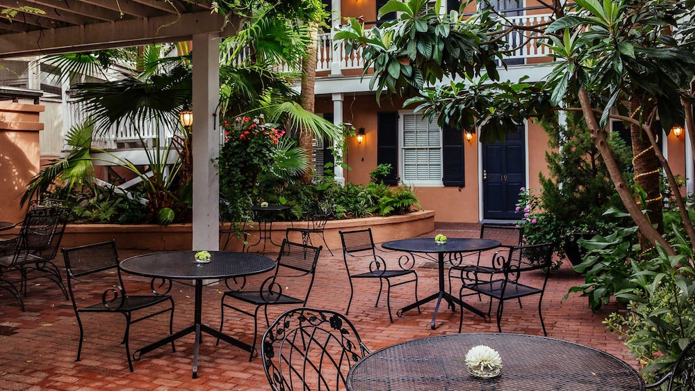 Elliott House Inn 5/40