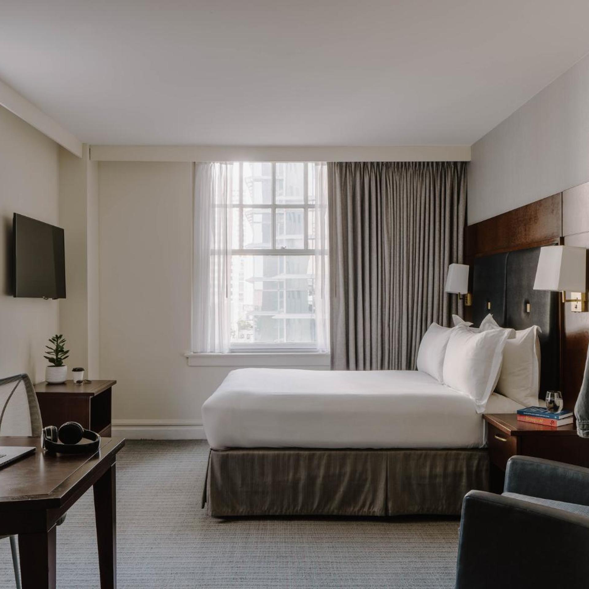Superior, Queen Bed