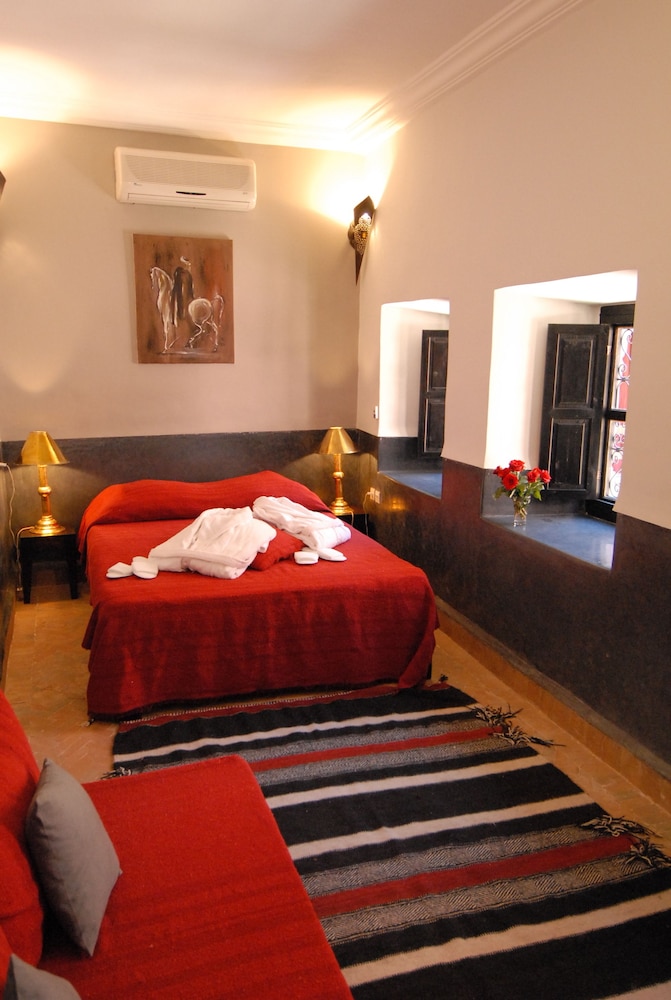 Riad Ajmal 26/77