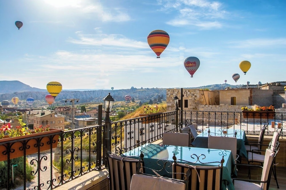 Milat Cave Hotel 45/50