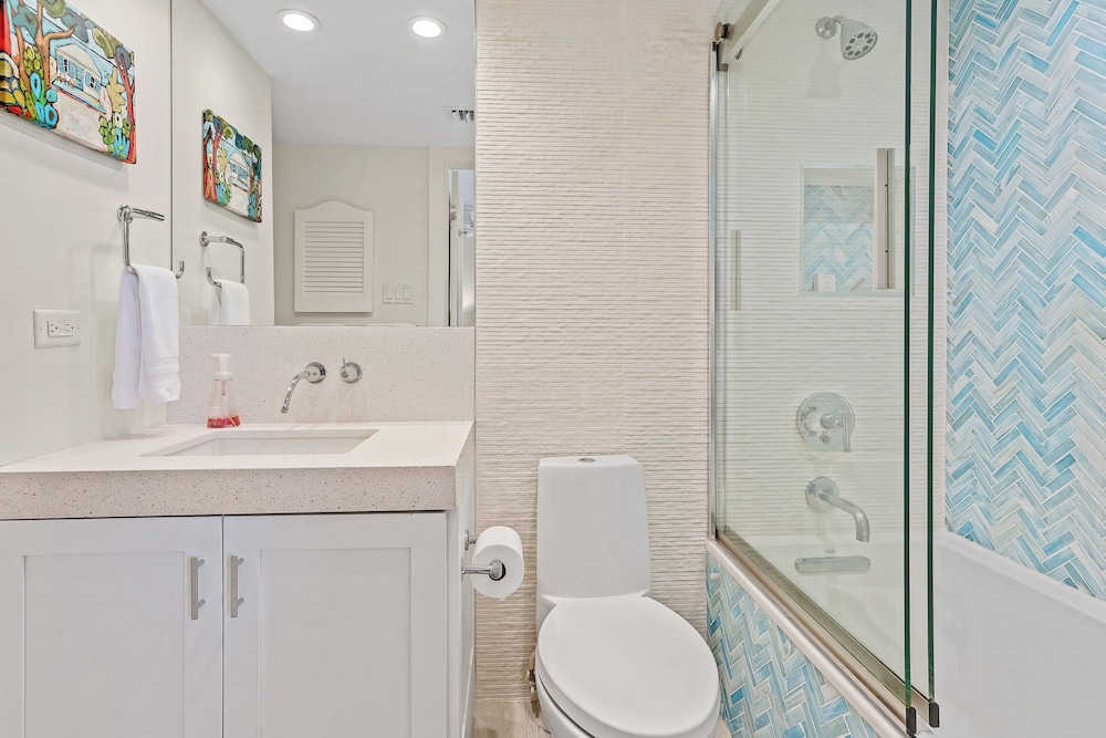 Aqua Bay Club Luxury Condos 49/50