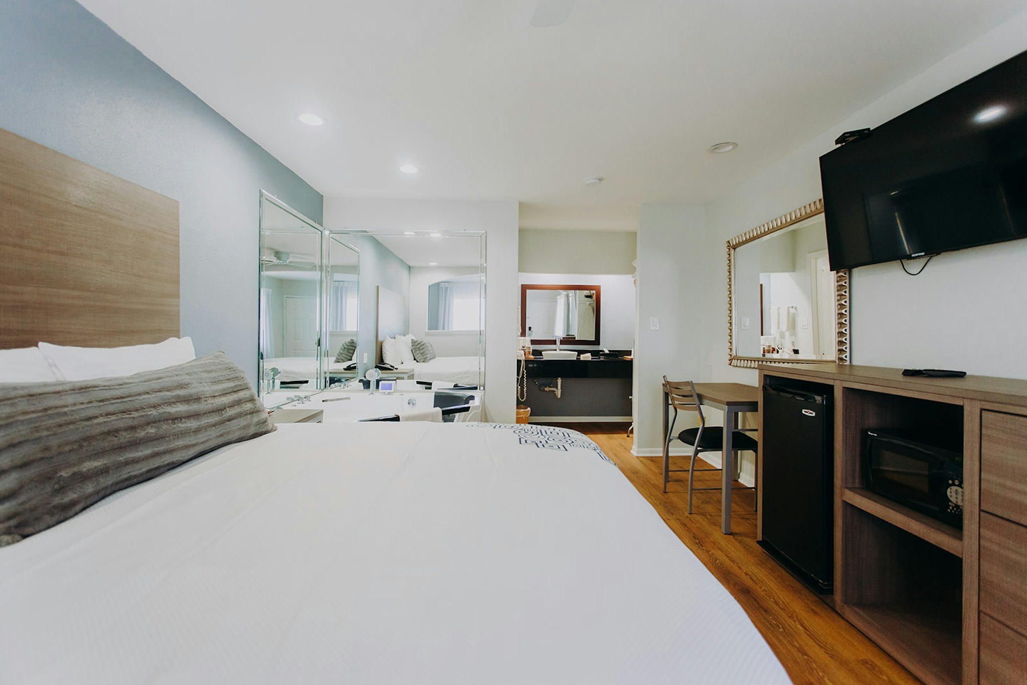 Passport Inn 35/54