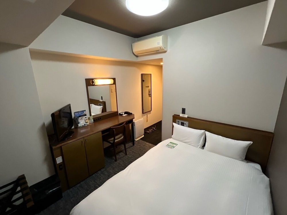 SEMI ROOM, SEMI DOUBLE BED