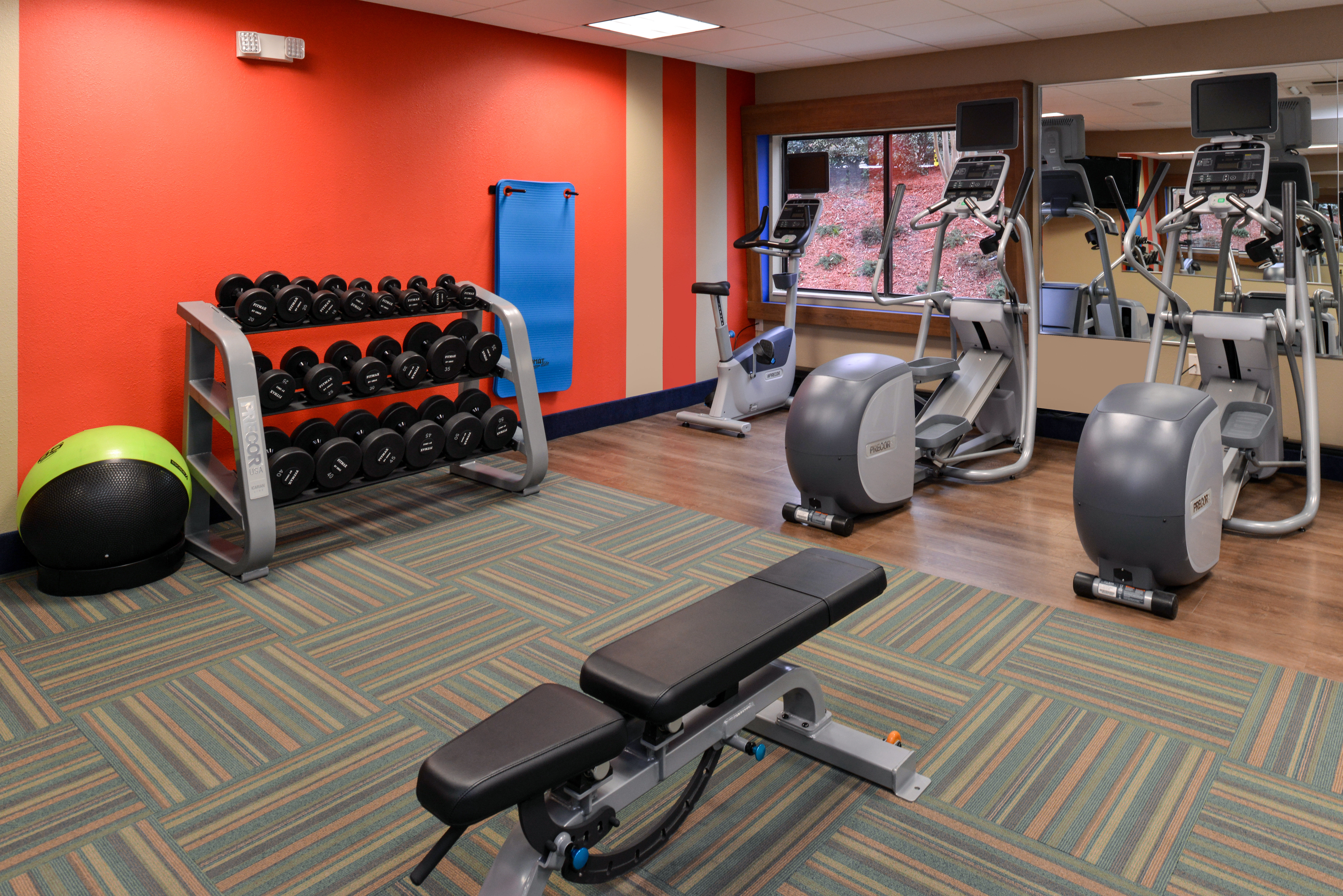 Holiday Inn Express Suites Raleigh Ne Medical Ctr Area 43/74