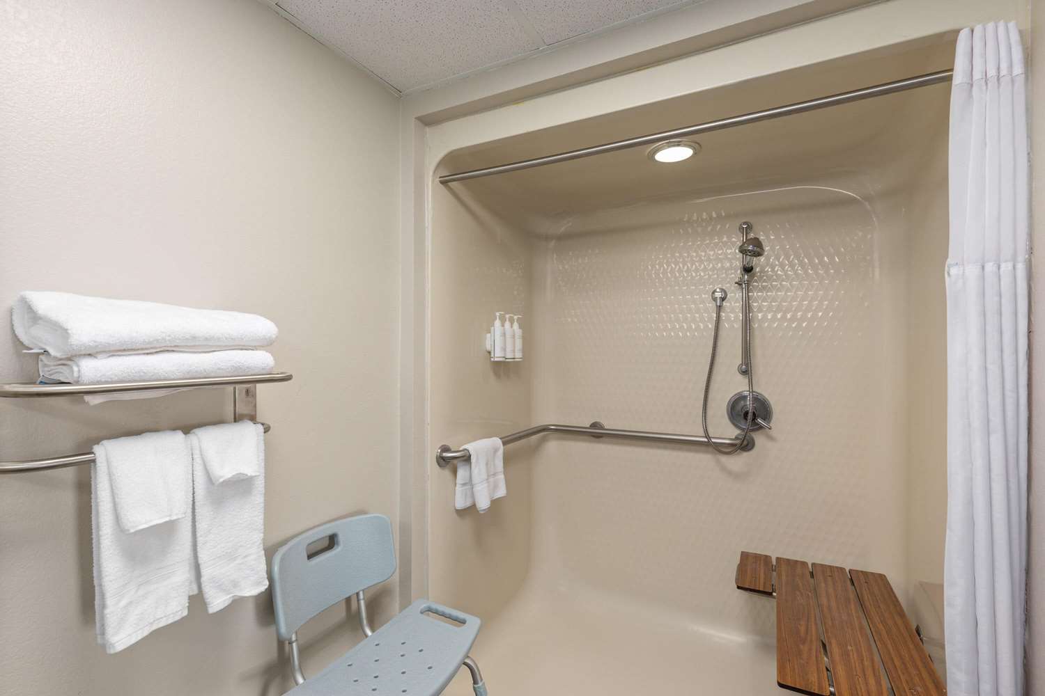 Days Inn By Wyndham Oak Grove/Ft. Campbell 31/32