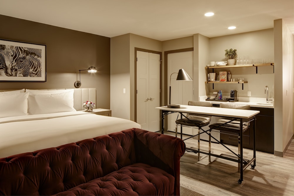Archer Hotel Burlington 12/80