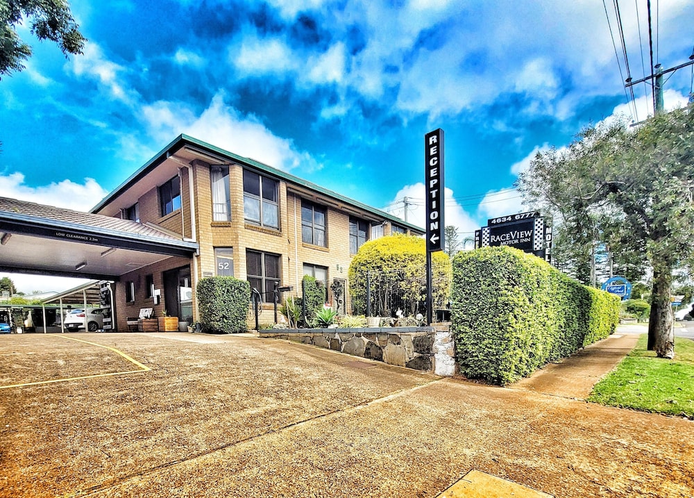 A Raceview Motor Inn 27/34
