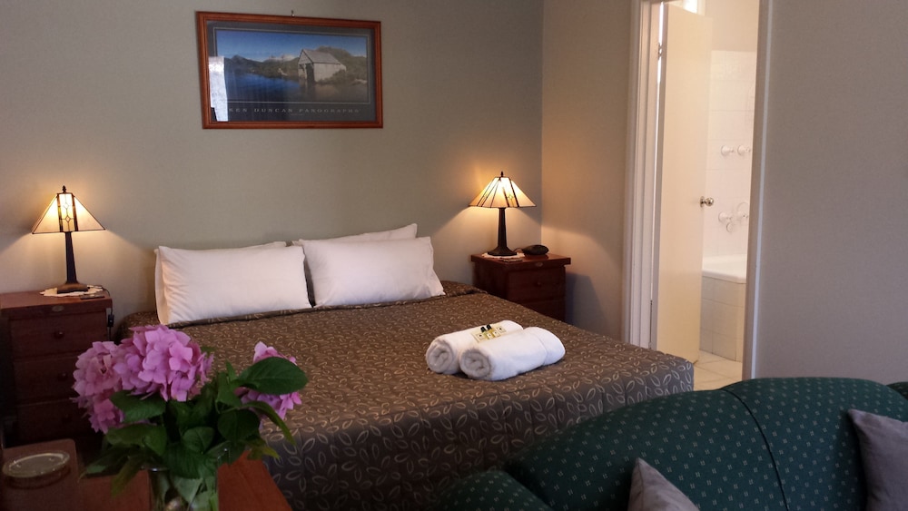 Daylesford Central Motor Inn 45/65
