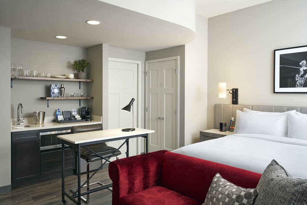 Archer Hotel Seattle Redmond 10/75