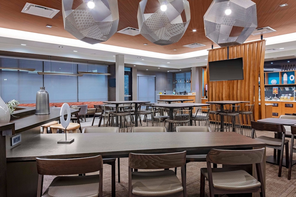SpringHill Suites by Marriott Kansas City Plaza 33/39