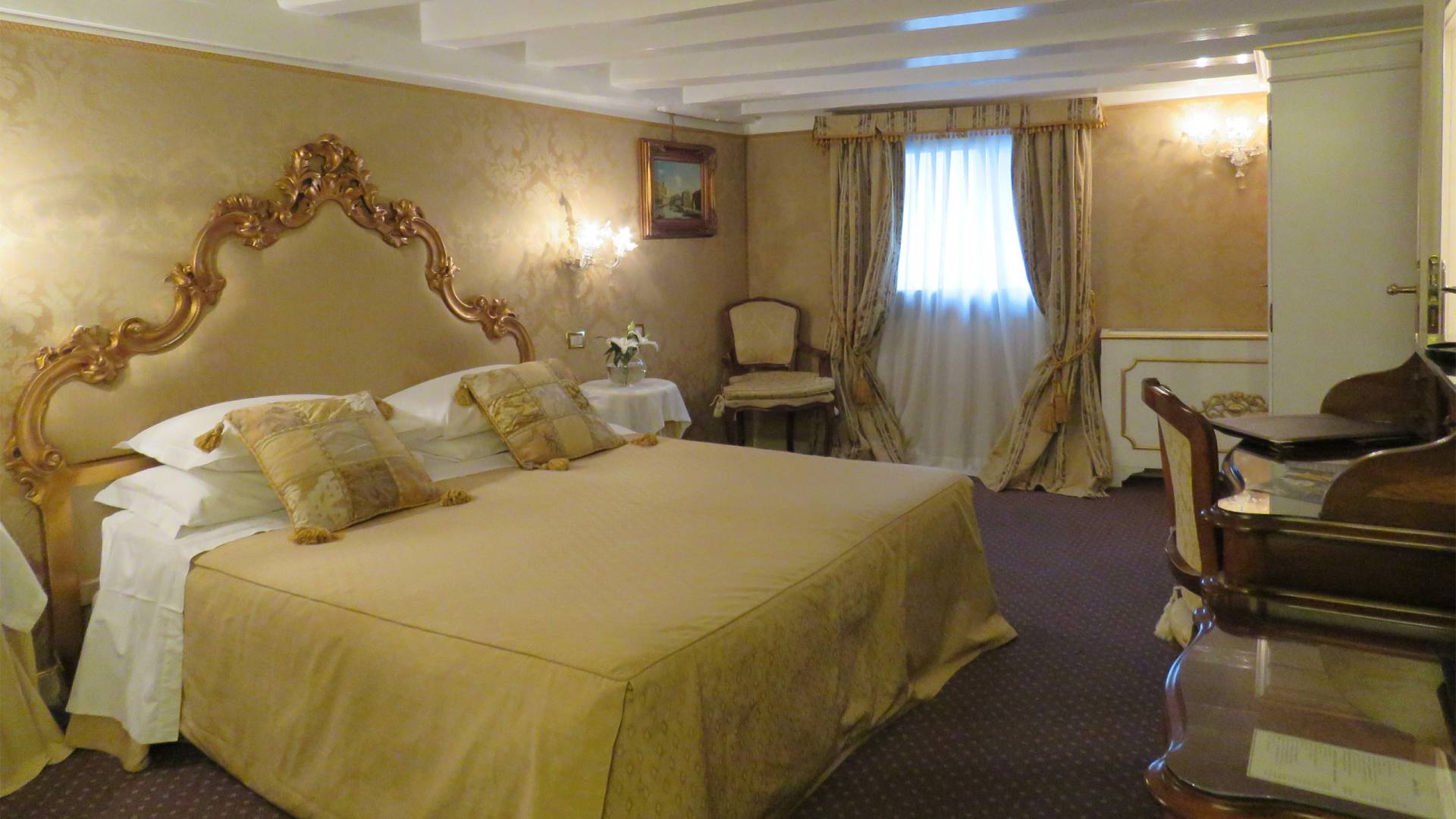 COMFORT, DOUBLE BED