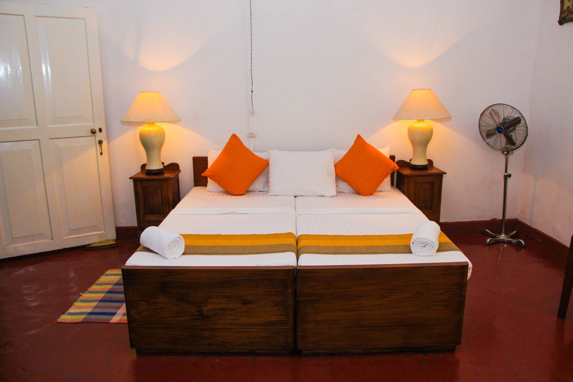 DELUXE, DOUBLE OR TWIN BED, MOUNTAIN SIDE, VALLEY VIEW