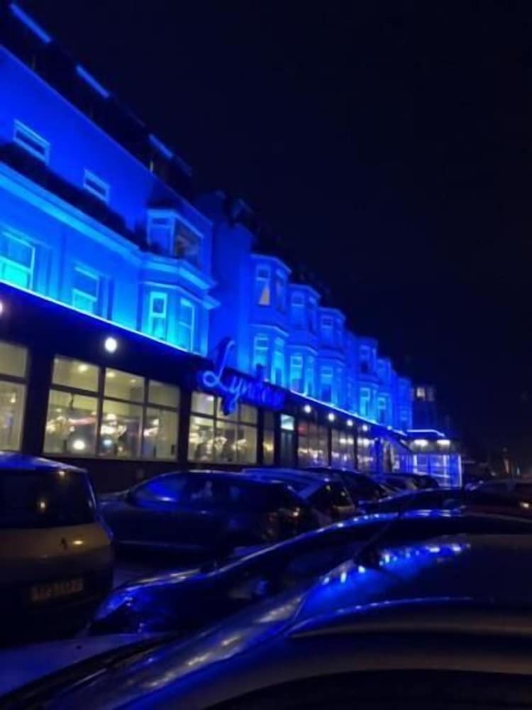Lyndene Hotel 2/49