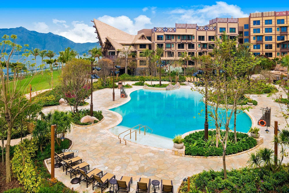 Disney Explorers Lodge 56/57