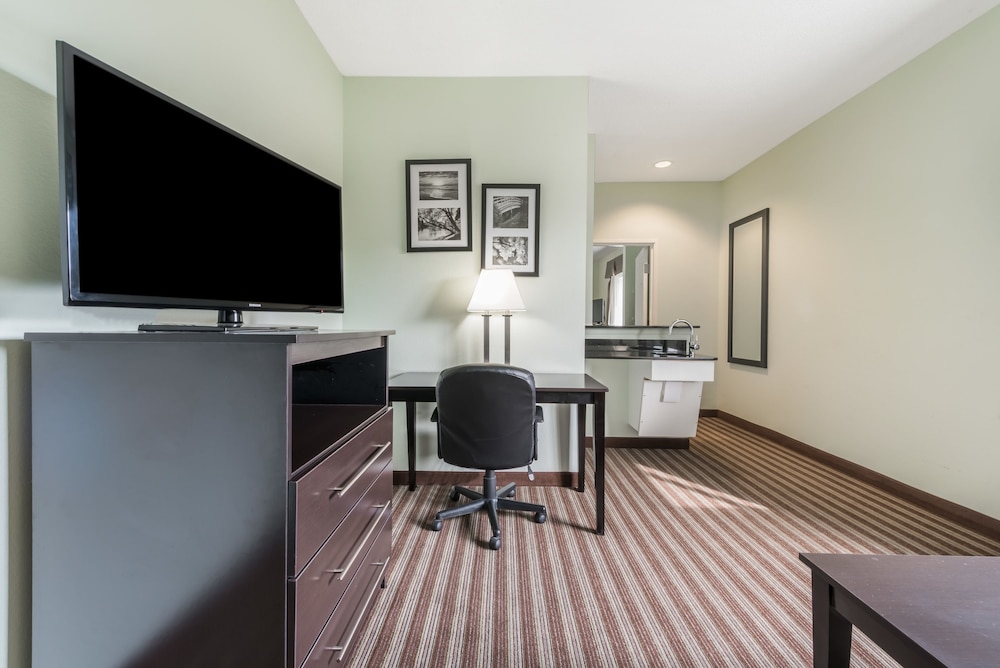 Days Inn Suites By Wyndham Dallas 24/27