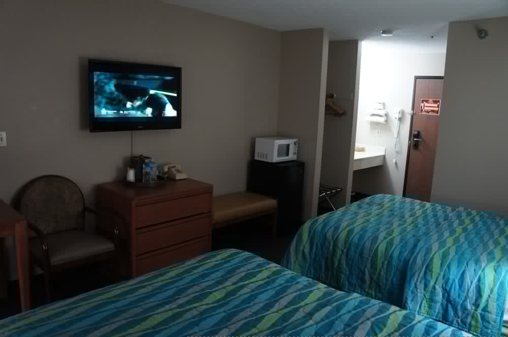 Coratel Inn and Suites Maple Grove 32/50