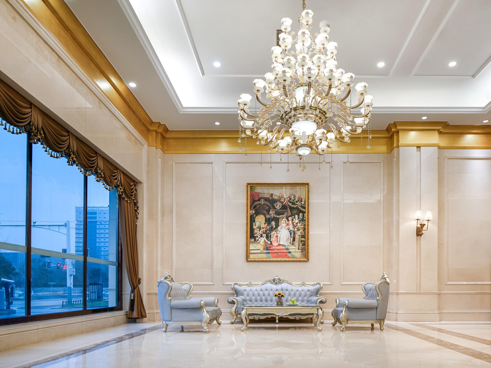 Vienna International Hotel (Nanjing Zhushan Road Metro Station) 9/29