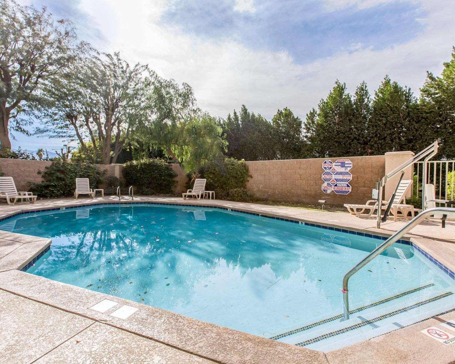 Comfort Suites Palm Desert I-10 15/32
