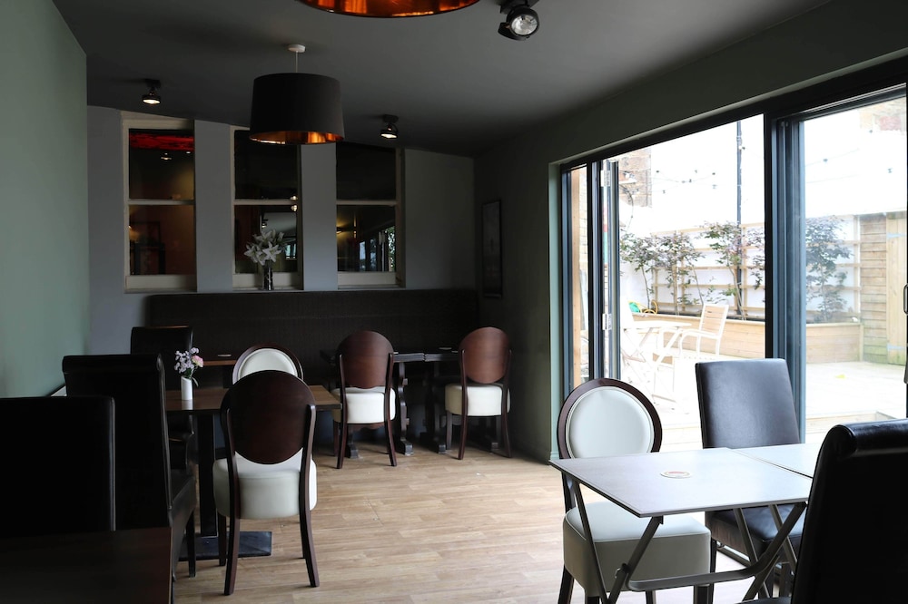 Schooner Hotel 29/37
