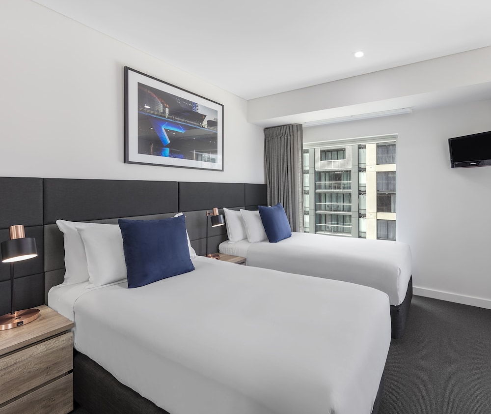 Oaks Embassy Adelaide Suites 15/64