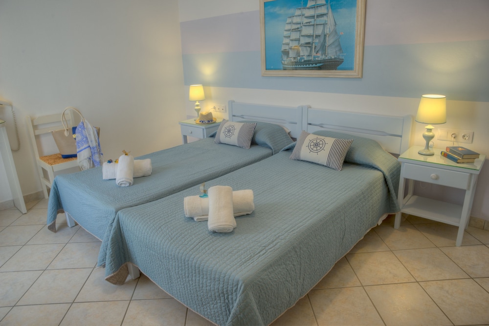 Hotel Cyclades 10/61