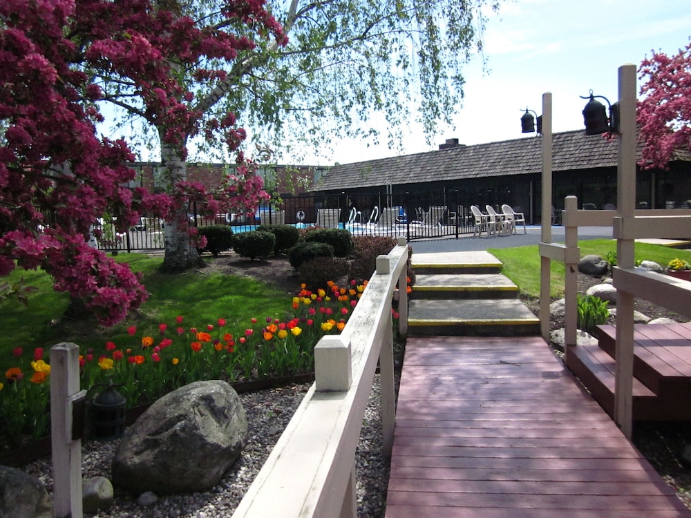 Fireside Inn Suites Portland Formerly Holiday Inn Portland West in PORTLAND - ME
