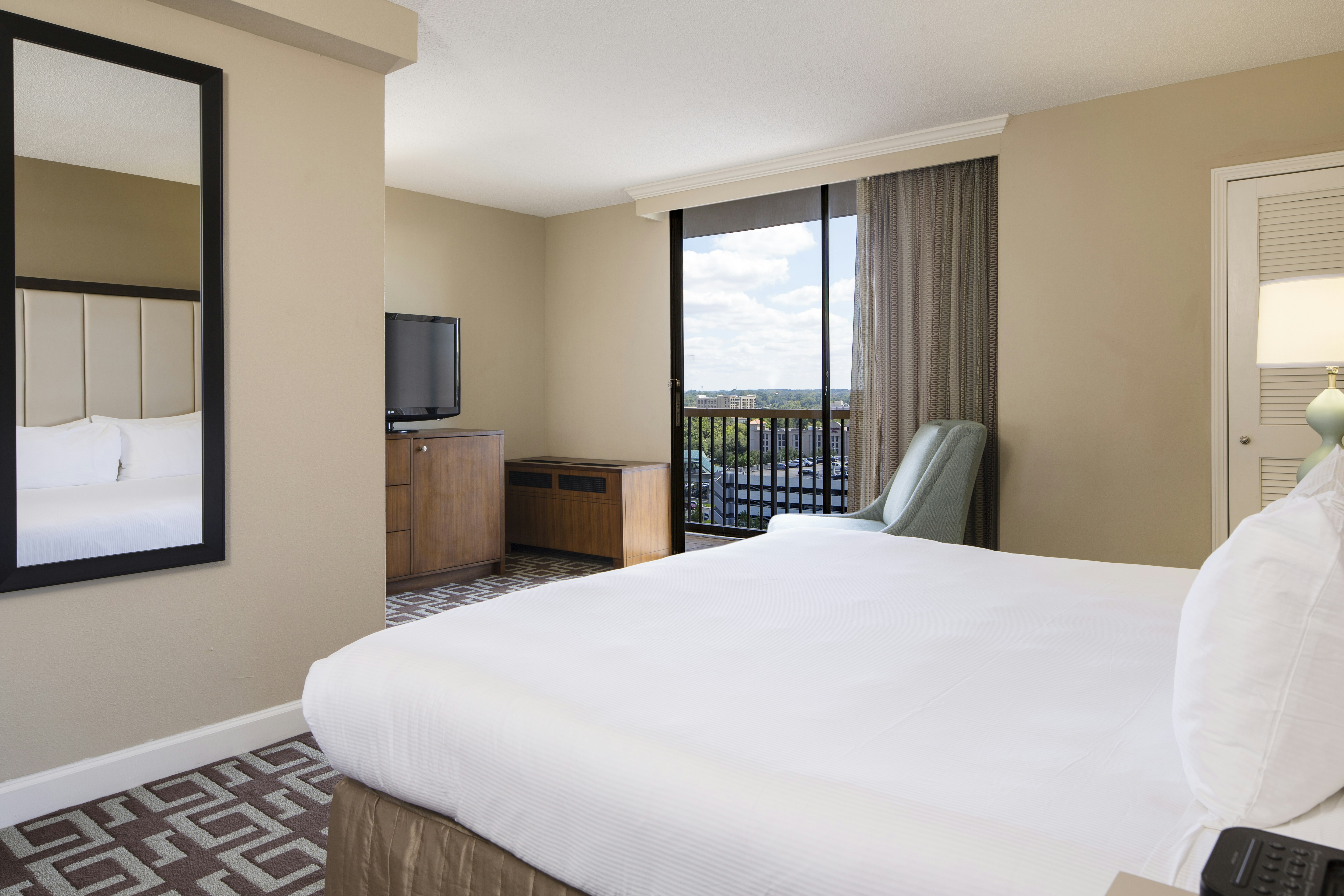 2 ROOMS, SUITE, KING BED, JETTED TUB