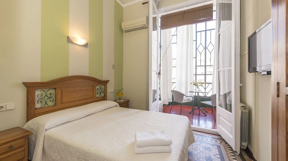 Hostal Girona 9/50