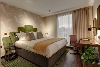 Snug, King Bed